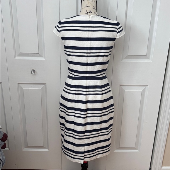 J. Crew suiting Navy & White Cap sleeve fitted dress. Sz 4 - Picture 2 of 7